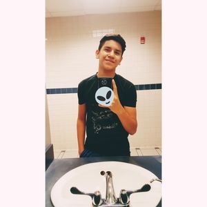 Meet your Posher, Moises